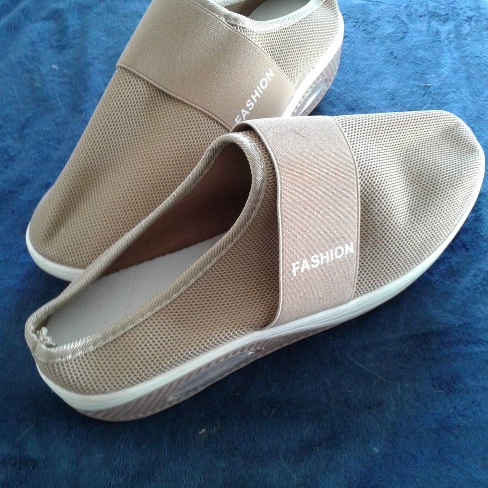 Ladies Tan Slip On Shoes  Size 9-10  Never Worn - Picture 2 of 3